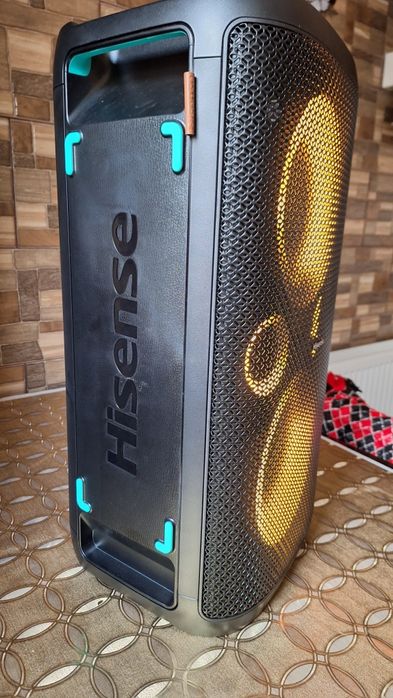 Vând boxa porbabila,bluetooth activa Hisense noua !