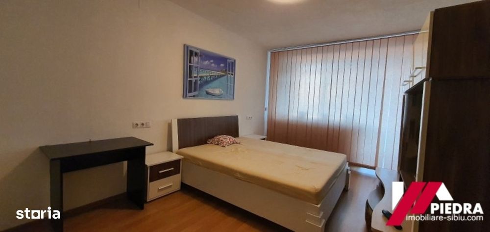 Vand apartament de 3 camere,decomandat,situat pe Mihai Viteazu,etaj 7