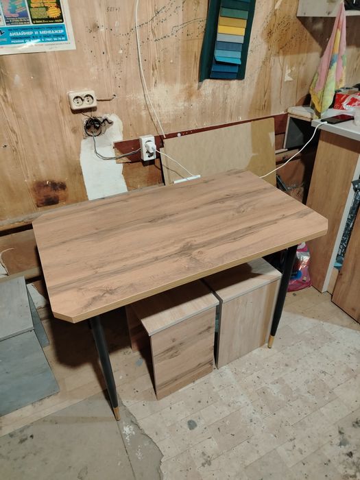 Табуретки, столы