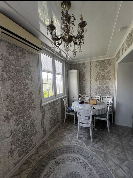 2 комнптная квартира , центр , 77 серия, кирпич, 3 этаж,