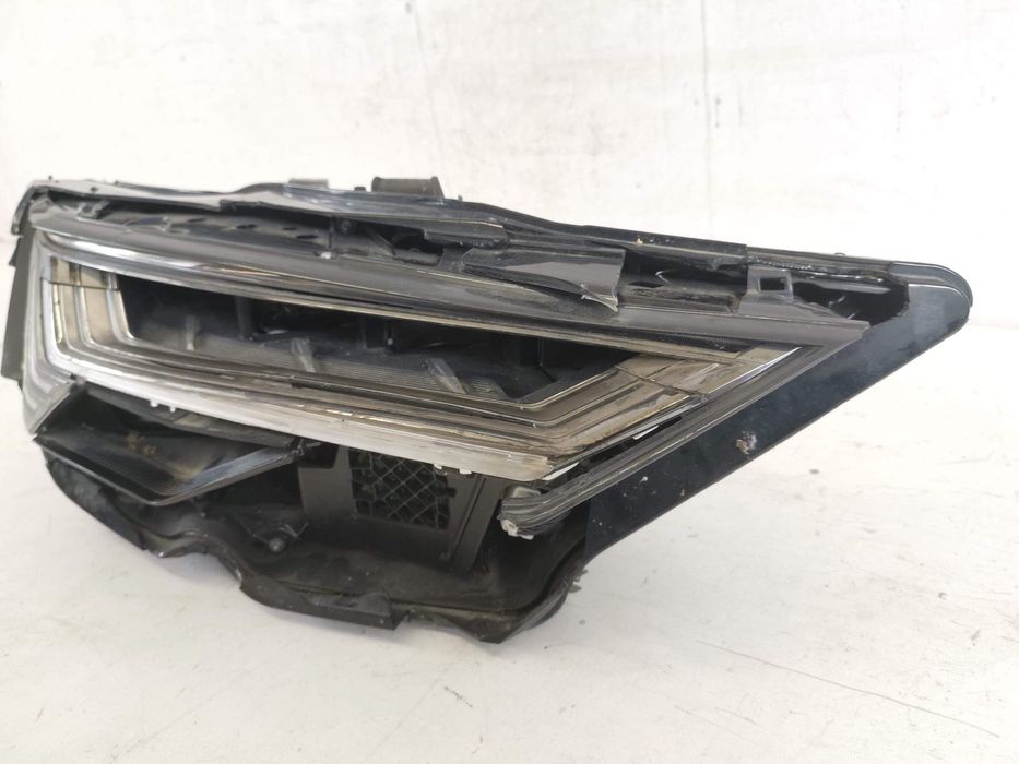 Фар Дясно Лед Матрикс Лъч Ауди А6 С8 / Audi A6 C8 Оригинален Авариран