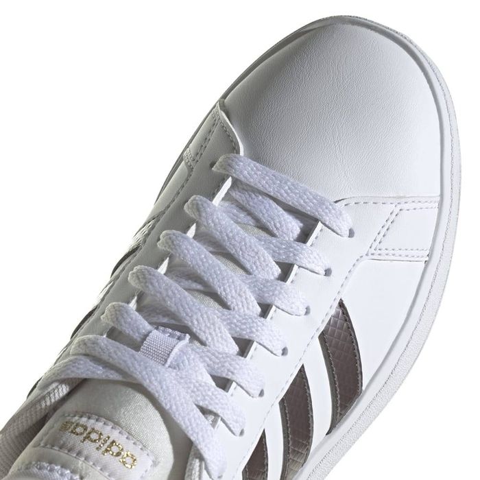 Дамски обувки adidas