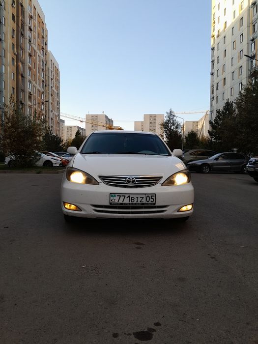 Машина тайота самры
