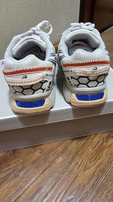Кроссовки от мирового бренда "Asics"