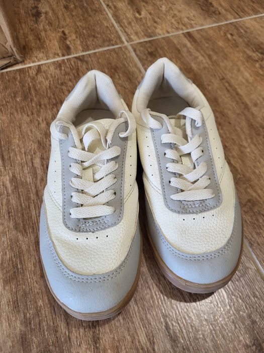 Детски спортни обувки