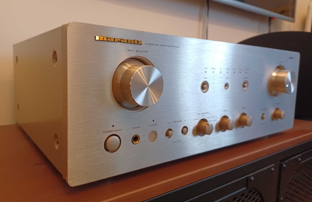 Amplificator Marantz PM 7000 cu telecomanda originala.