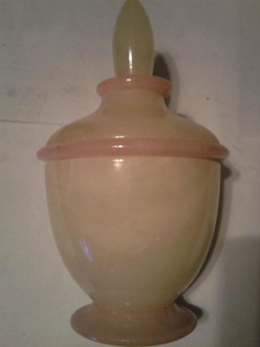 Decoratiuni vintage: vas din piatra decorativa, camila onix