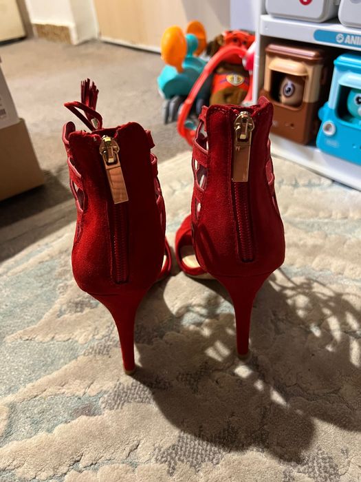 Sandale noi colecția Star Collection Deichmann mărimea 37