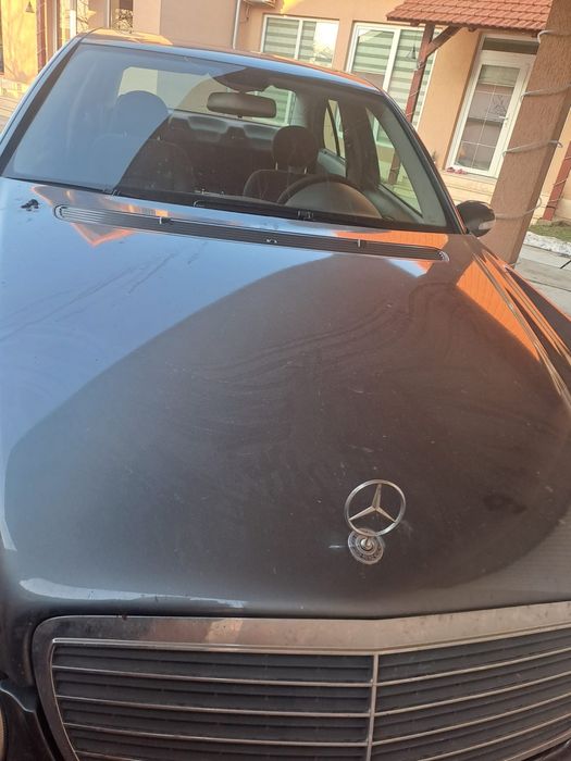 Vând Mercedes e 200