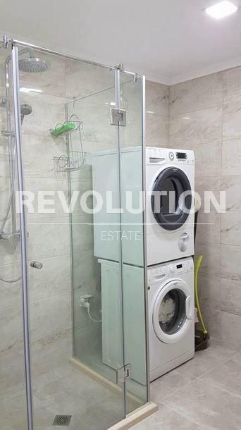 Тристаен апартамент в района на Център!