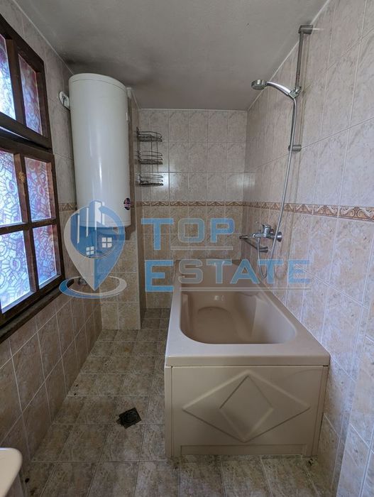 Етаж от къща в центъра на град Трявна