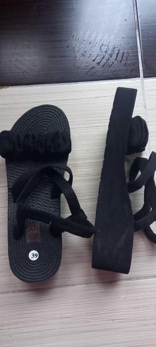 сандали черни на платформа