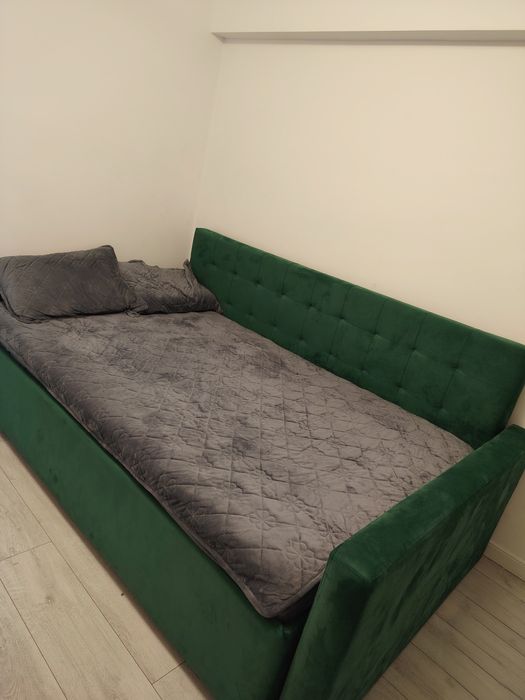 Pat tapițat verde 140x200 cm + saltea inclusă | Stare foarte bună