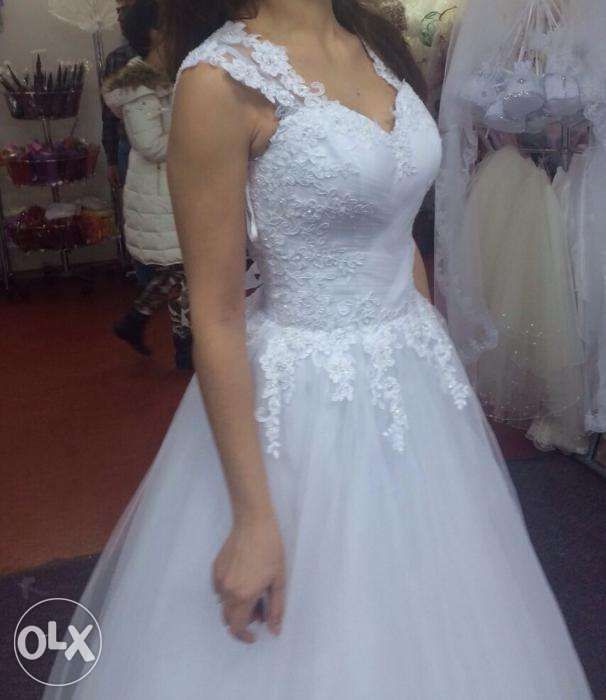 rochie mireasa stil printesa