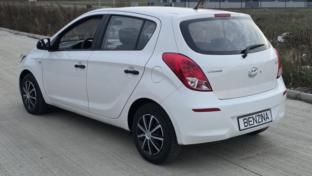 Hyundai i20 2013 benzină, 3.987 € — imagine 5