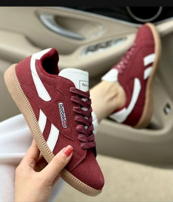 Кроссовки женские