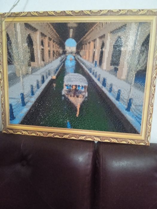 Продам две картины с алмазной мозаики.