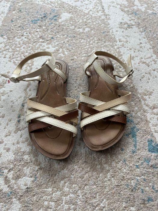 Каждая пара по 500 тг