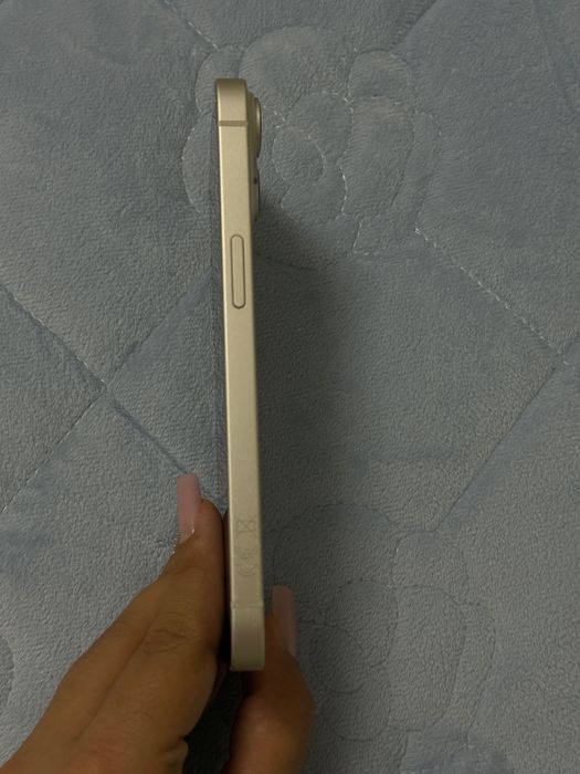 Vând iPhone 14 – 128 GB – Liber de rețea – Stare excelentă