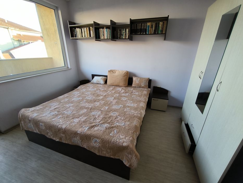 Спален комплект – легло, гардероб, скрин, нощни шкафчета, бюро