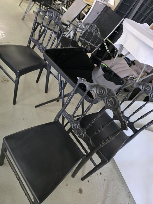 Комплект маса със стъклен плот + 4 стола Наполеон – 75 €