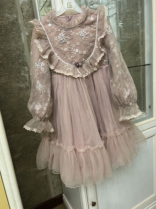 Красивое нарядное платье