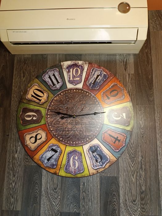 Продаются часы настенные