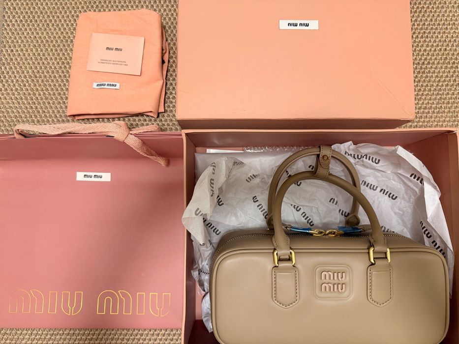 Кожена чанта Miu Miu