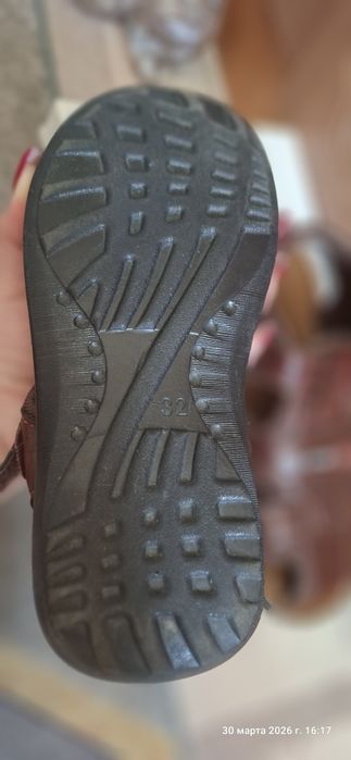 Продам детскую обувь