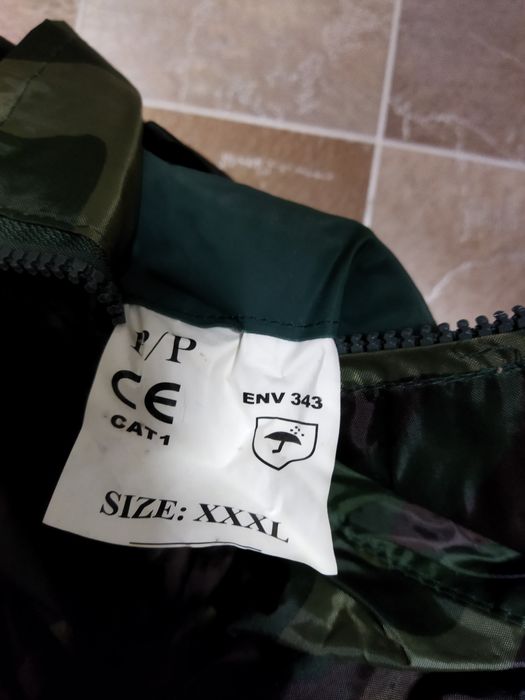 Камуфлажни костюм и шлифер