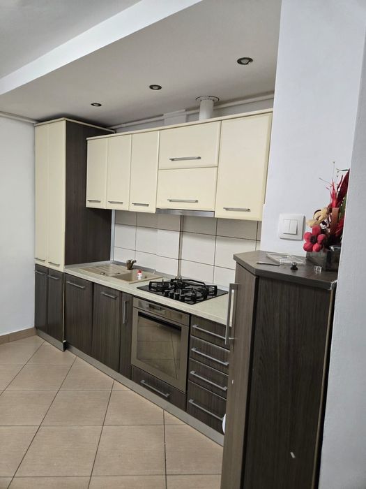 De închiriat apartament cu 3 camere în Tudor str Livezeni