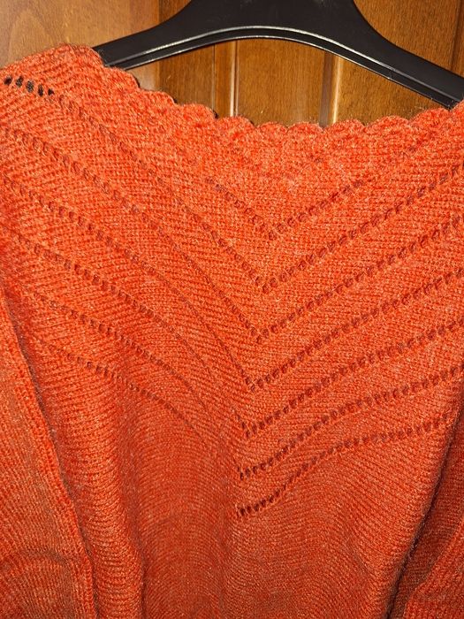 Vând bluza tricotata la masina