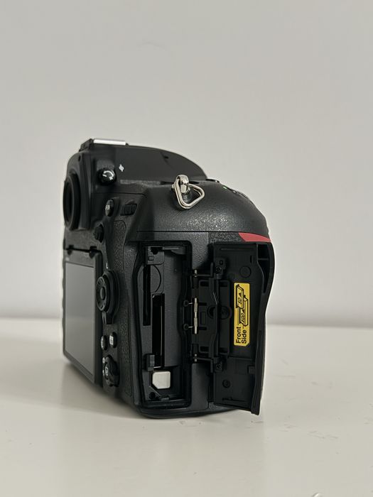 DSLR Nikon D850 si accesorii