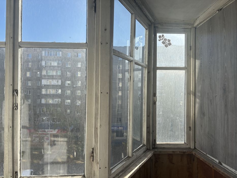 Отдам балконную раму со стеклом