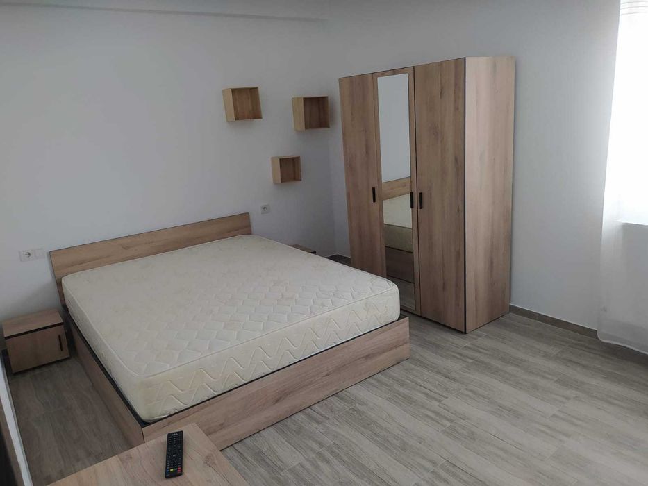 Ofer spre închiriere apartament cu trei camere Târgu Neamț