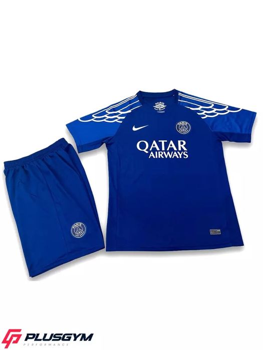 Futbol formasi yana sotuvga kildi aksiya narxda