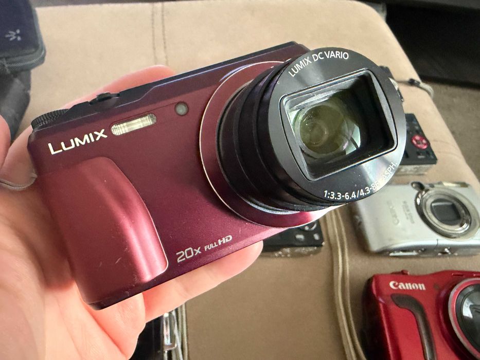 Комплект от 11 употребявани компактни фотоапарата Canon, Pentax, Nikon и други