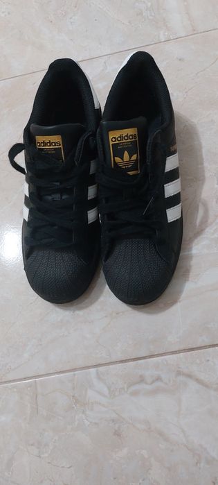 Кеды адидас SUPERSTAR. 15 000 тенге.