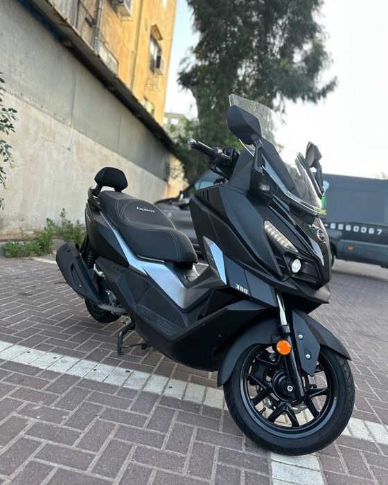 SYM Cruisym 300 – an 2023 | 4.800 km, carnet service | Stare impecabil