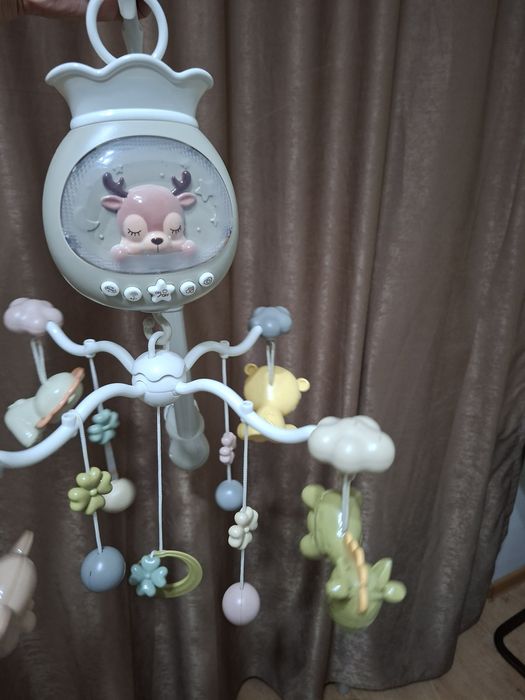 Игрушка на кровать электромобиль