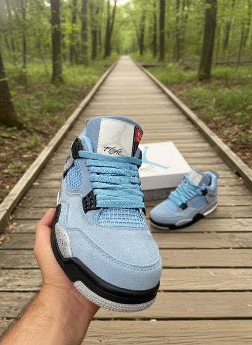 Jordan 4 Retro UNIVERSITY Blue