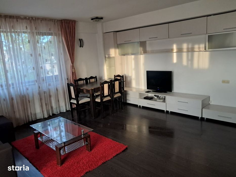 Închiriez apart cu 3 camere, cu gradina proprie și parcare subterana.