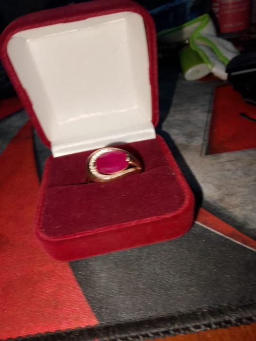 Кольцо золотое с рубином