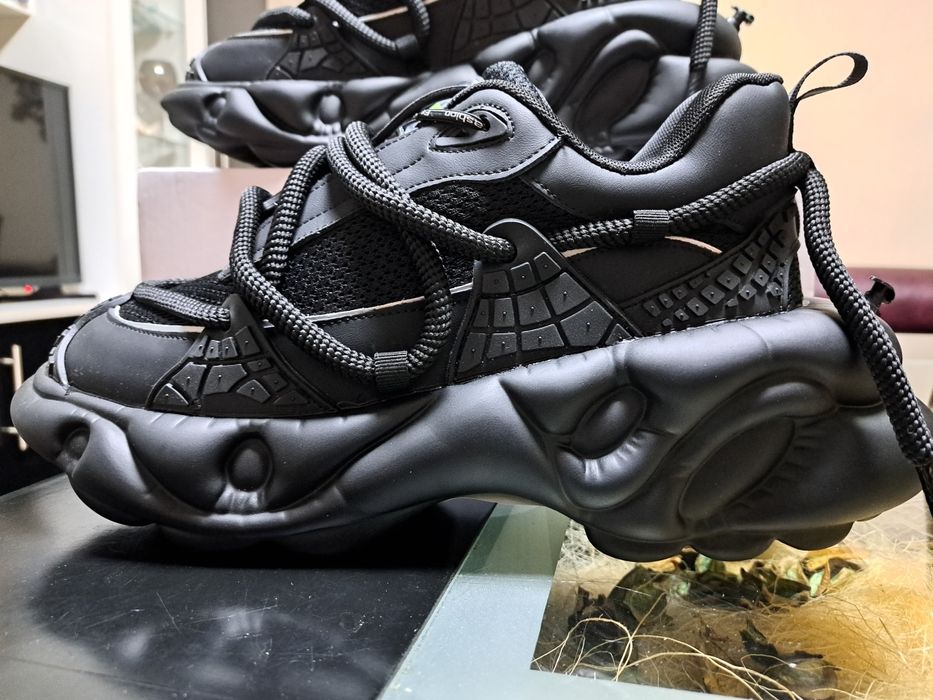 Продавам мъжки маратонки уникален модел 43,44 номер.