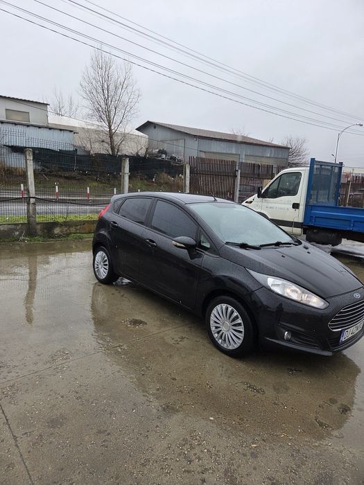 Vând Ford Fiesta