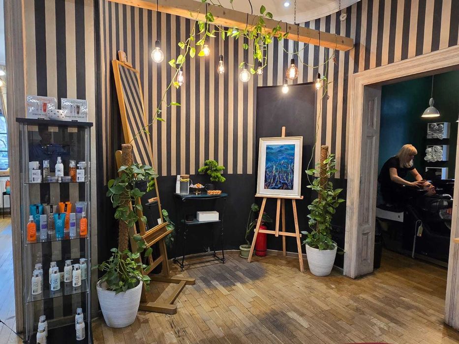 inchiriez post manichiura pedichiura, post/scaun coafor