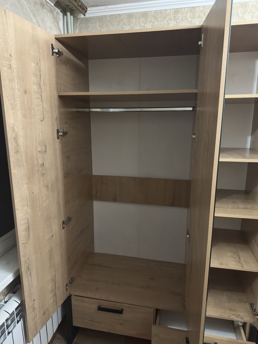 Мебель, кровать и шкаф с матрасом