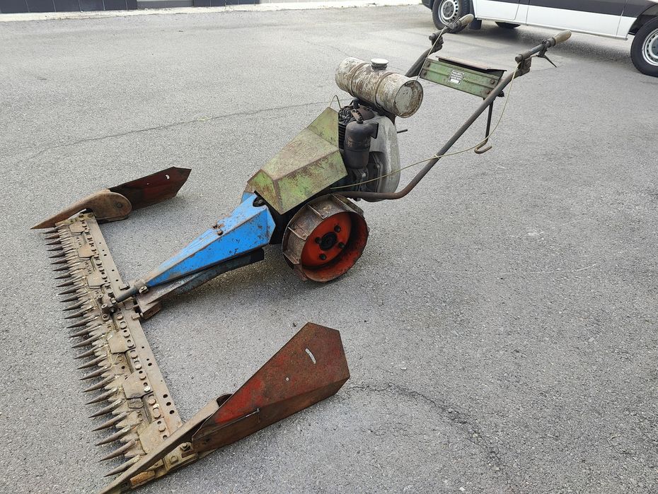 Палцова косачка работеща