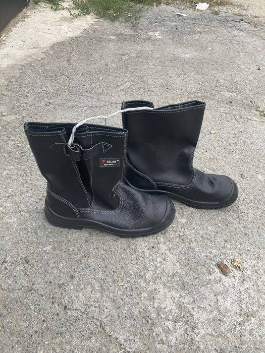 Продам рабочую обувь