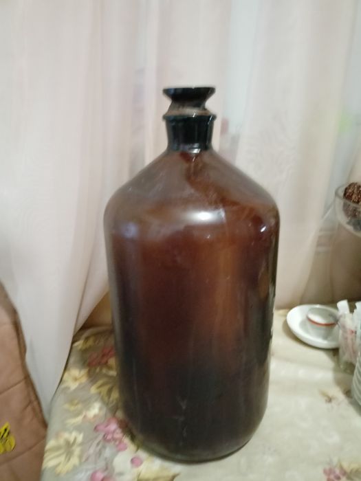 Бутыль из тёмного стекла с крышкой ,5 литров